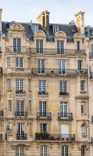 facade-pierre-immeuble-haussmannien